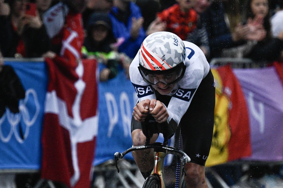 Magnus Sheffield (USA) riders hard after crashing in the Olympic time trial