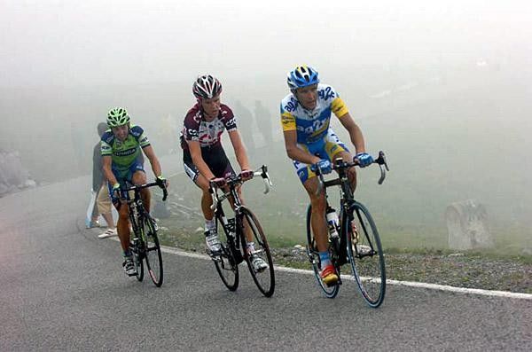 St&eacute;phane Goubert (Ag2r) leads Sorensen on the Lagos de Covadonga climb in the 2007 Vuelta