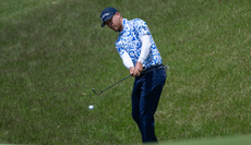 Scott Vincent hits a chip shot