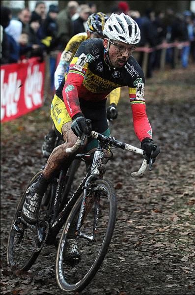 Sven Nys in the lead in the GP Rouwmoer