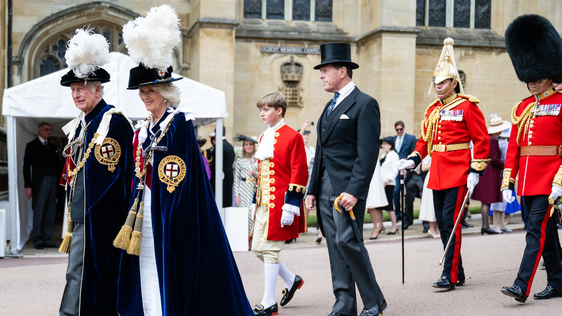 Queen’s 90s fashion choice at Order of the Garter wows royal fans ...