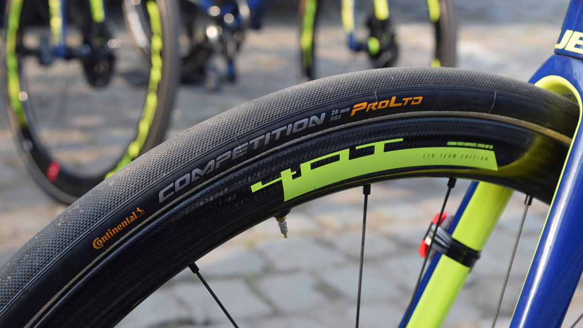 25mm, 26mm and 28mm tyres were all spotted on the start line, often with more robust compounds than the usual setups