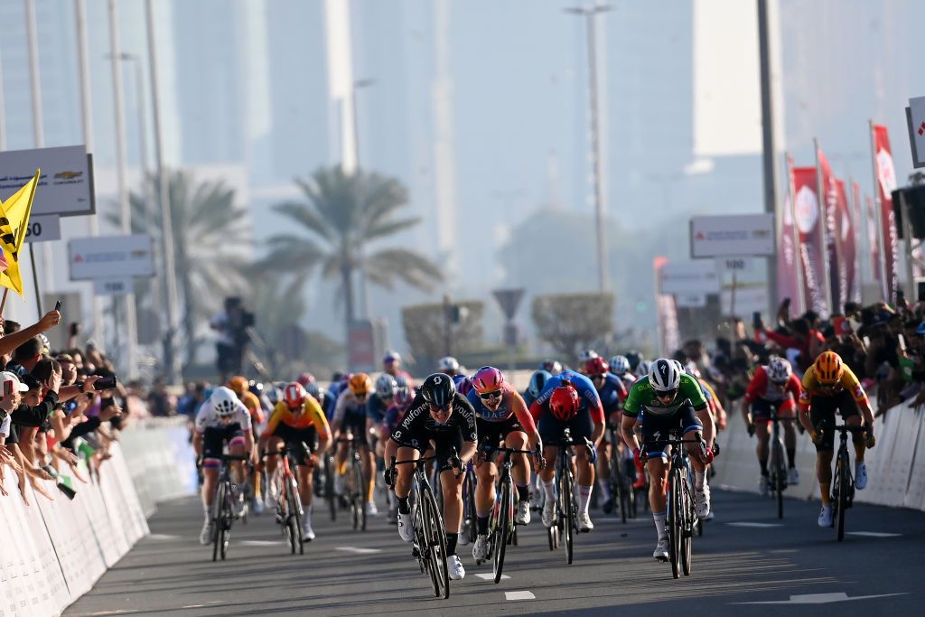 Charlotte Kool surges to the line at the UAE Tour Women