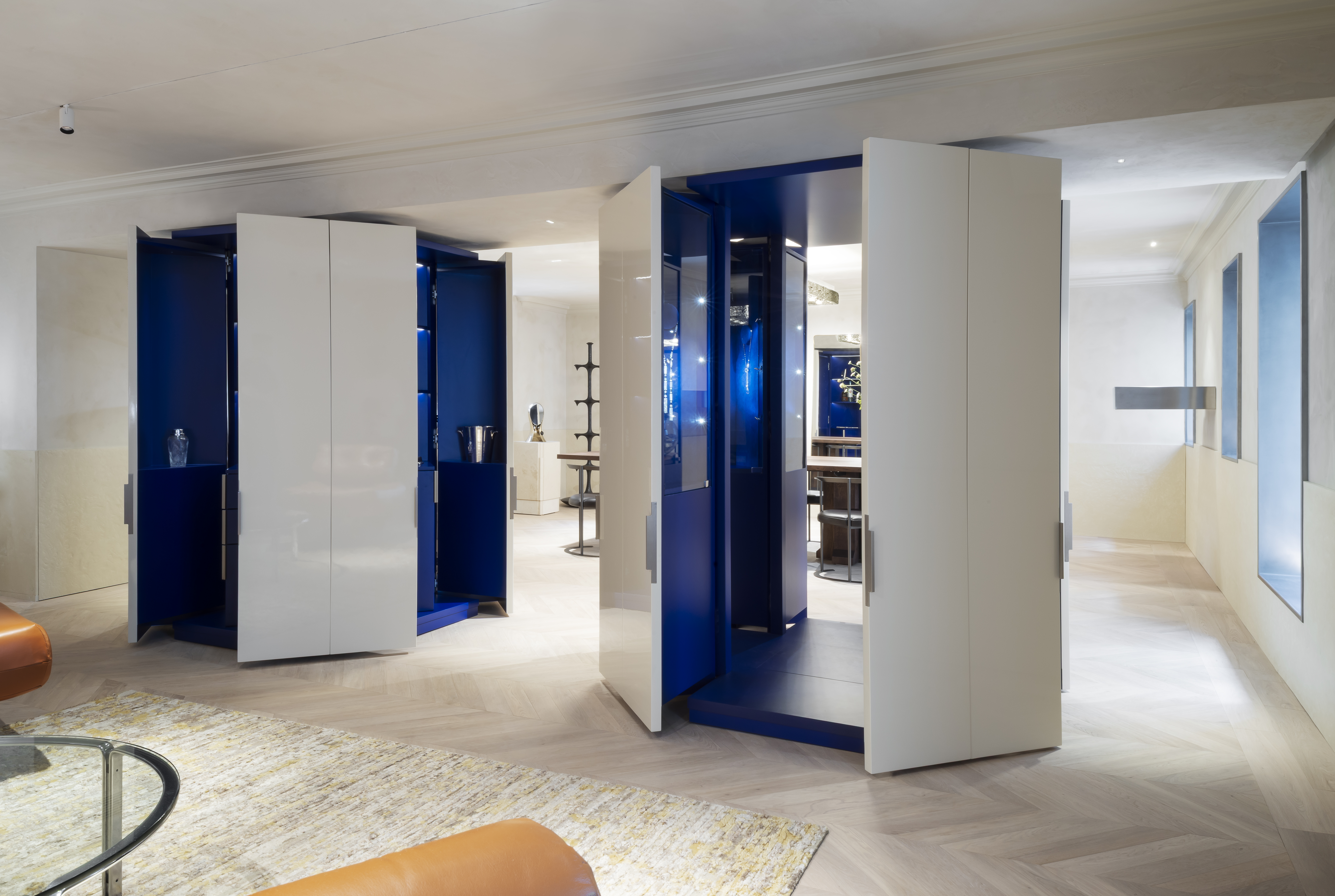 nikos koulis jewellery boutique in paris