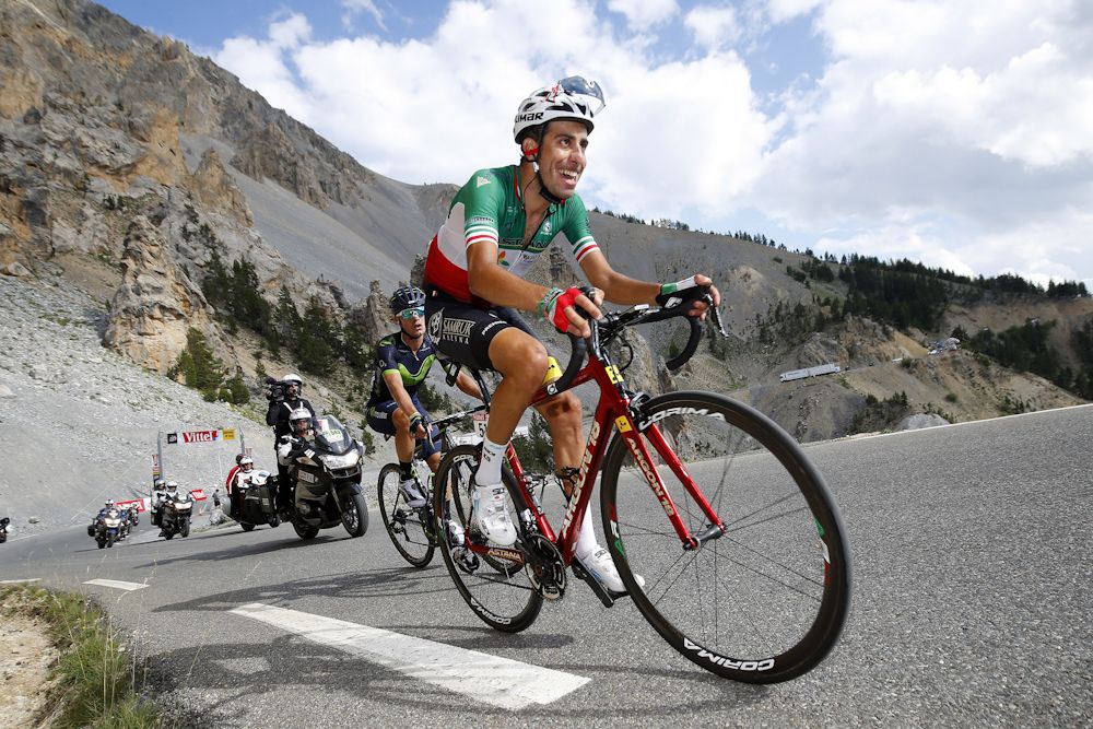 Fabio Aru chases the GC group near the end of stage 18 at the Tour de France
