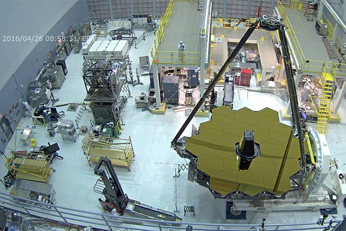 JWST&#039;s main mirror