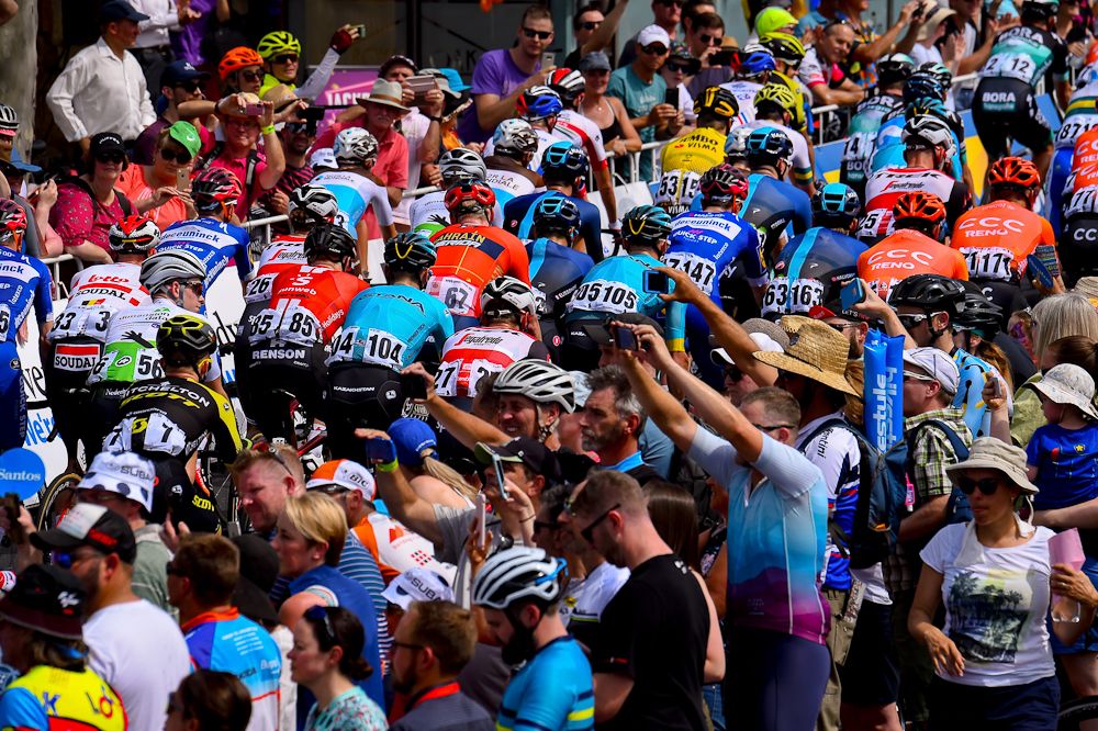 The peloton gets underway for stage 1 at the Tour Down Under