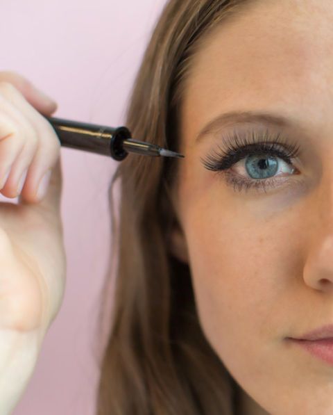 eyelashes using mascara