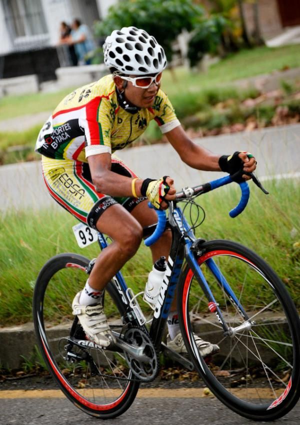 Fernando Camargo (Loteria Empresa De Energia De Boyaca) rides solo