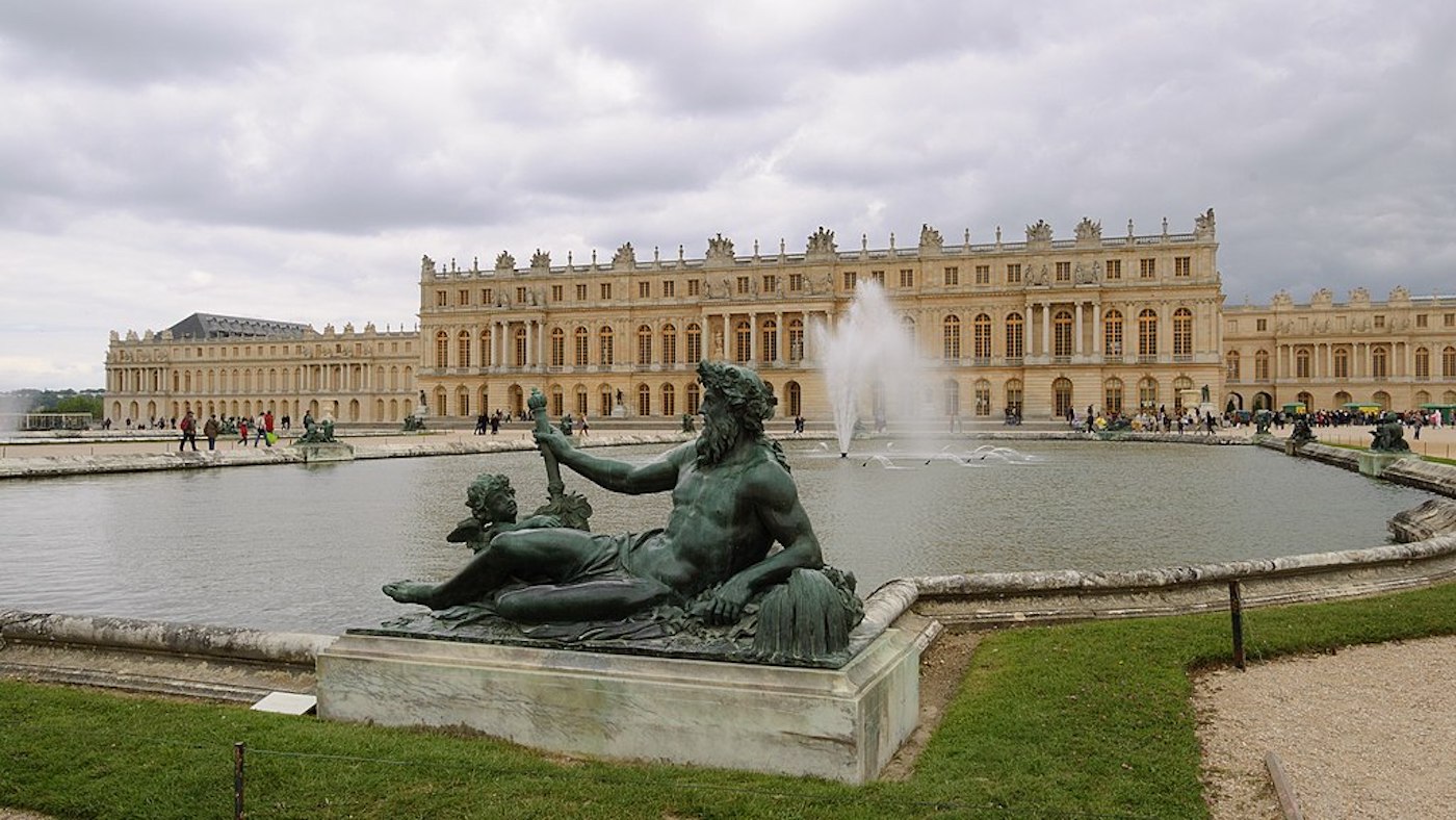 1024px-Palace_of_Versailles_June_2010.jpg