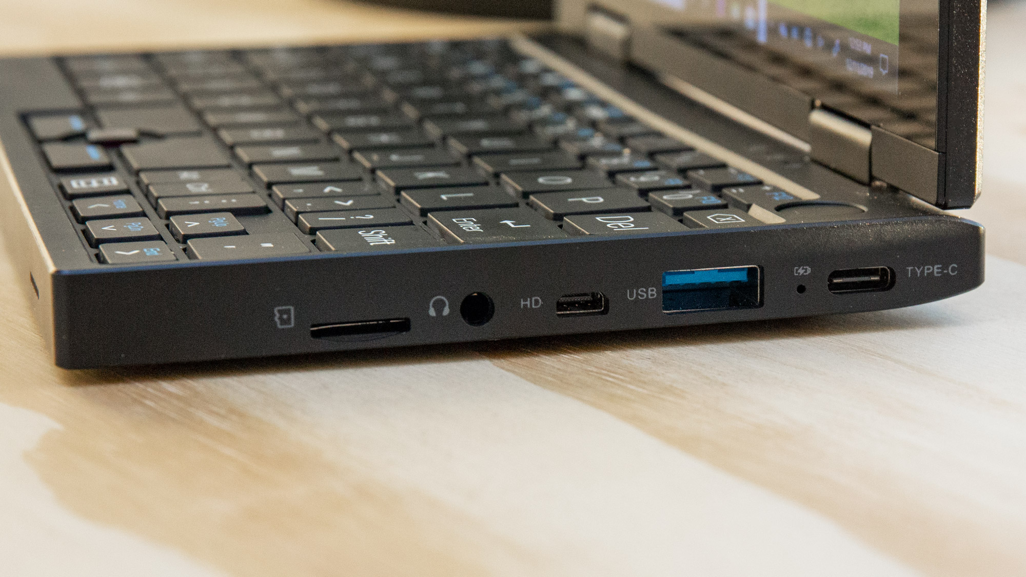 Peakago 7-inch Mini Laptop Hands-On: Know When to Fold ‘Em | Tom's Hardware