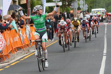 Marianne Vos (Nederland Bloeit) wins ahead of Emma Johansson (Redsun Cycling Team) and Eleonora Patuzzo (Safi-Pasta Zara). Fourth-placed Judith Arndt (HTC - Columbia Women) maintained the overall lead.