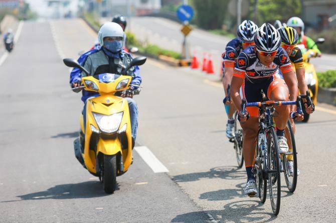 A very determined Feng Chun Kai ahead of Dennis van Niekerk and stage 4 winner Zachary Bell.