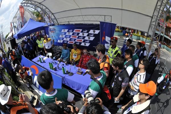 The press conference after stage 1 TDL 2010.