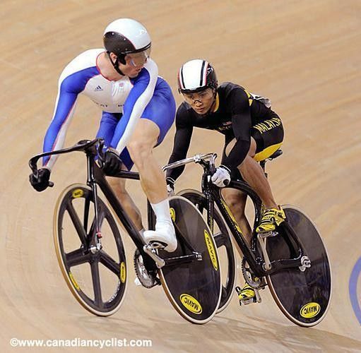 Heading up? Chris Hoy (Great Britain) and Mohd Azizulhasni Awang (Malaysia)