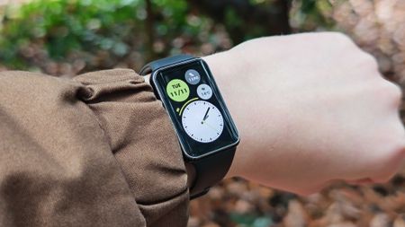 The Honor Band 10 being used outside.