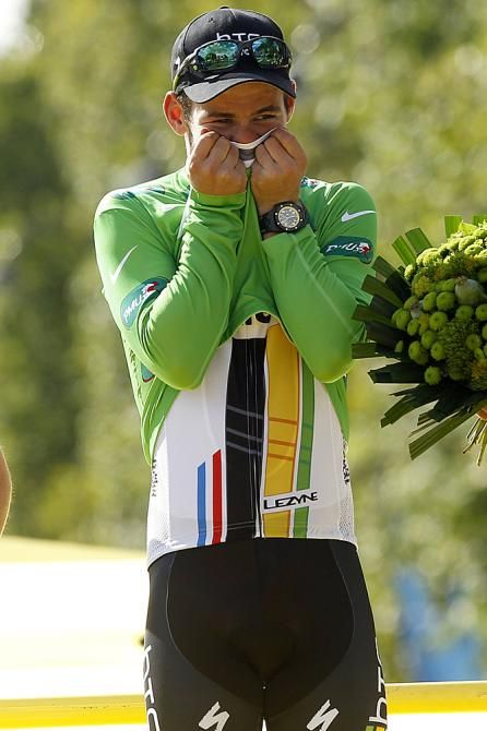 Cavendish celebrates his green jersey in 2011