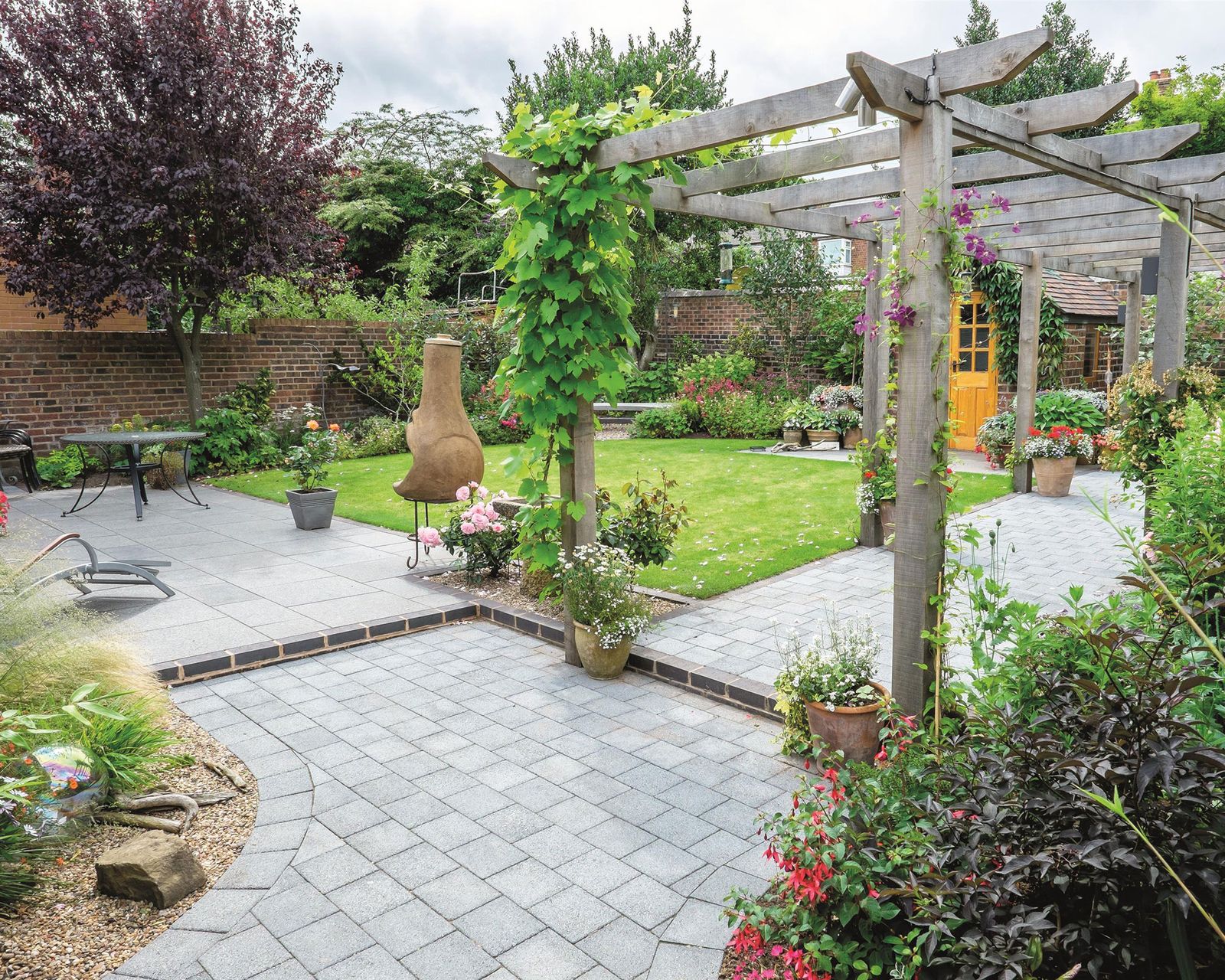 Lshaped patio ideas 10 ways to transform your paved space Gardeningetc
