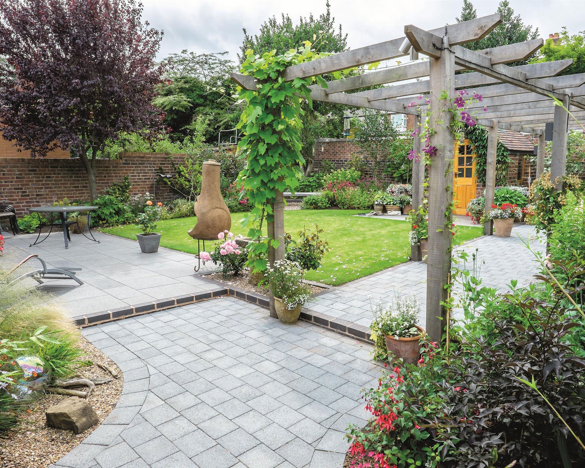 Lshaped patio ideas 10 ways to transform your paved space Gardeningetc