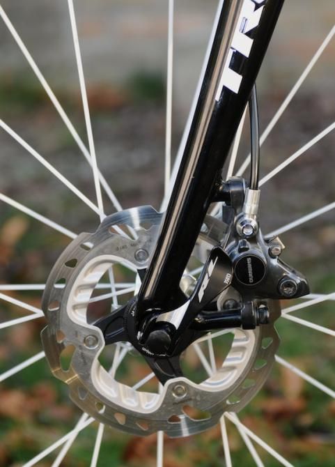 Shimano's new road hydraulic brakes provide the stopping power, and the curved fork is derived from that on the Domane