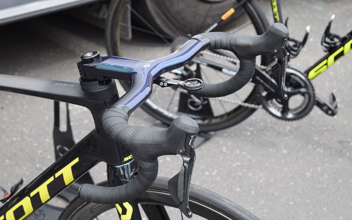 A new integrated cockpit from Soctt's component brand Syncros was also seen