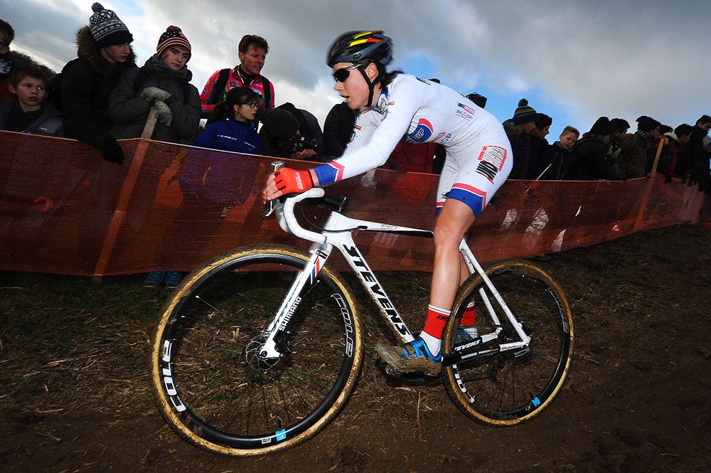 Sanne Cant extended her World Cup lead