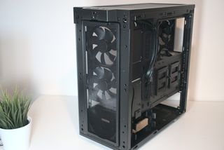 Corsair 275R Airflow