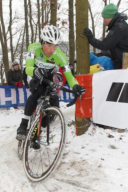 Sven Nys slips on the ice