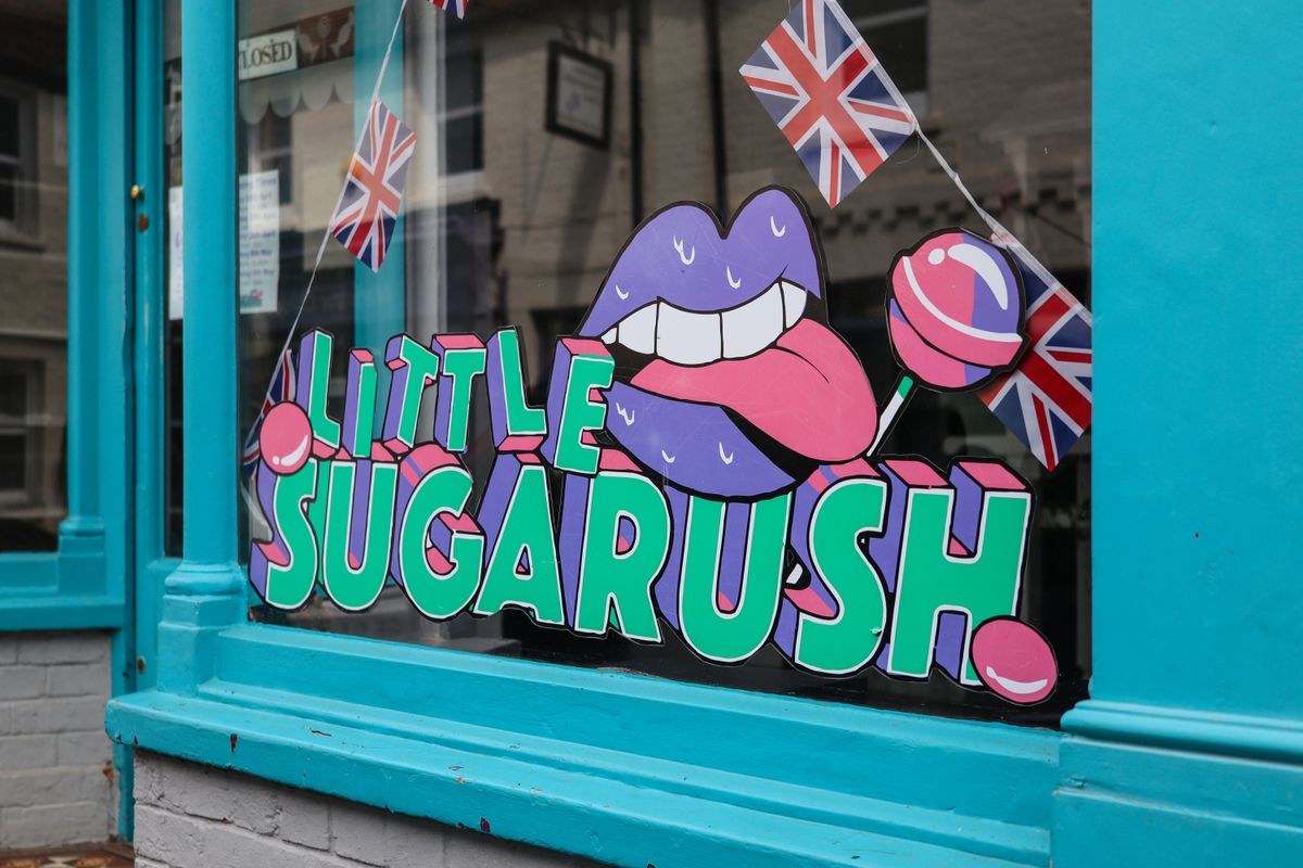 تصویر ثبت شده به همراه دوربین EOS R100