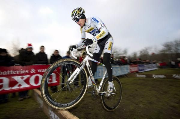 World champion Zdenek Stybar (Telenet - Fidea) puts his BMX skills to use.