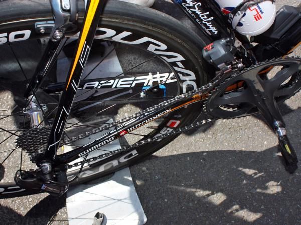 Chain stays on Francaise des Jeux's Lapierre Xelius frames are tall but angled inwards towards the bottom.