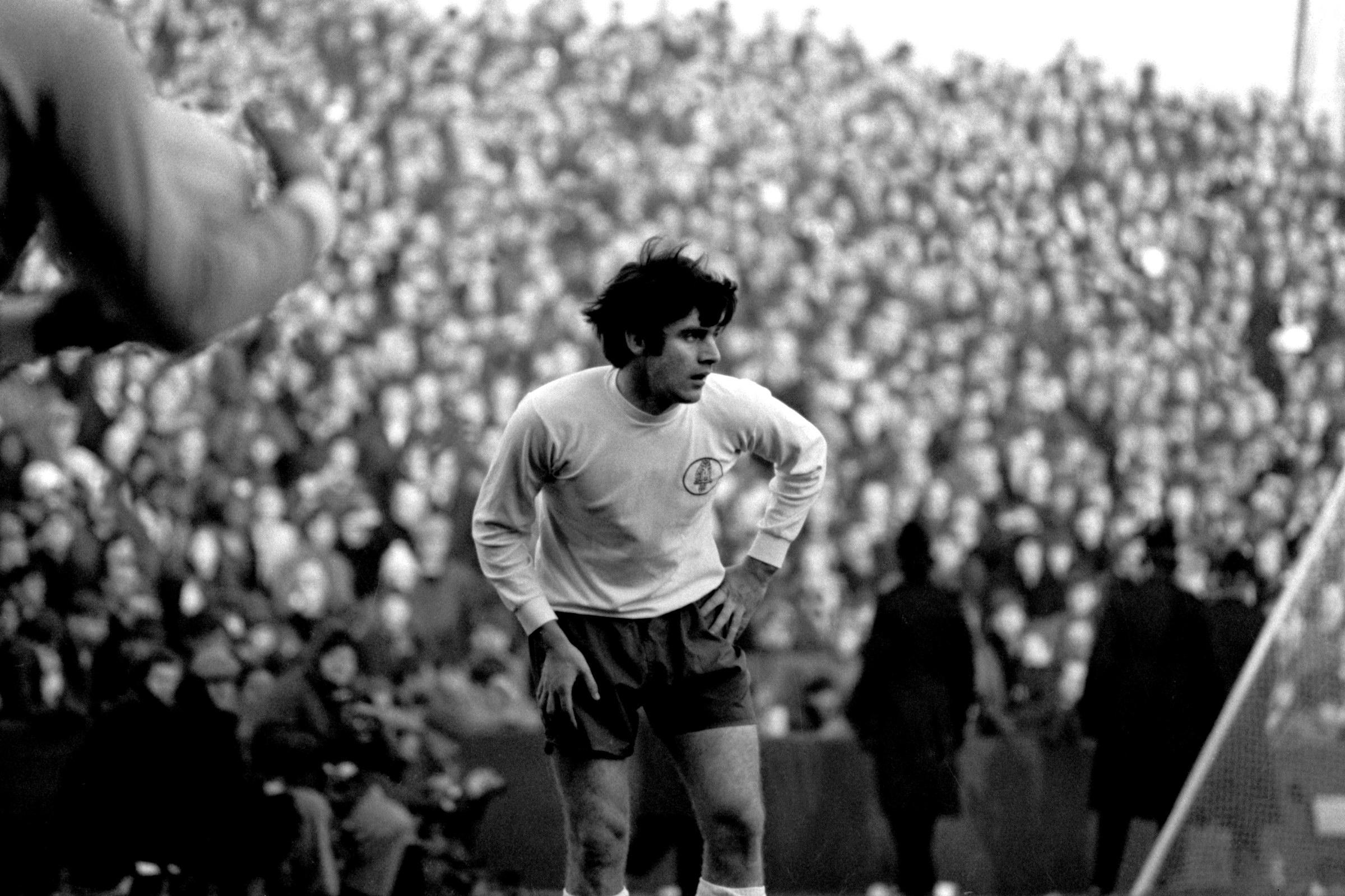 Peter Lorimer playing for Leeds United in 1969