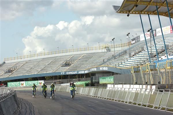 Fast forward 24 hours and the stands will be full for the prologue of the Vuelta