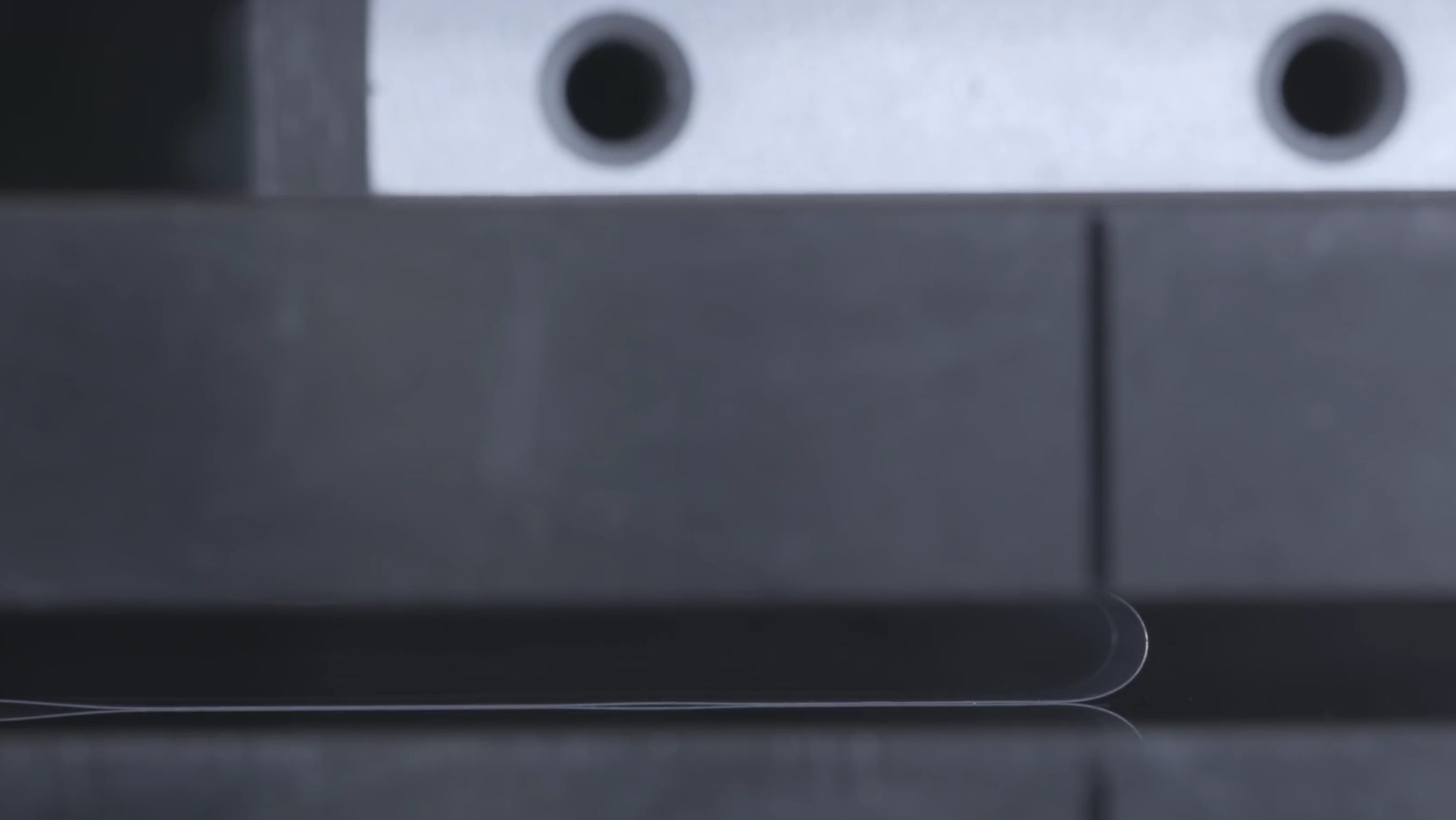 Glass durability test for the Galaxy Z Flip 4
