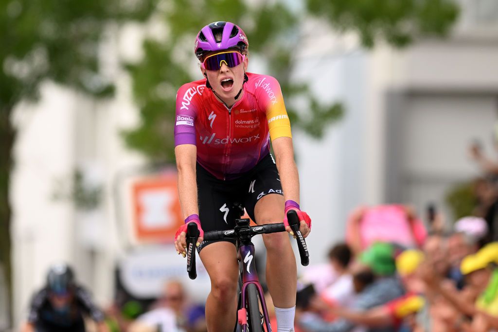 EPERNAY FRANCE JULY 26 Demi Vollering of Netherlands and Team SD Worx crosses the finishing line during the 1st Tour de France Femmes 2022 Stage 3 a 1336km stage from Reims to pernay TDFF UCIWWT on July 26 2022 in Epernay France Photo by Dario BelingheriGetty Images