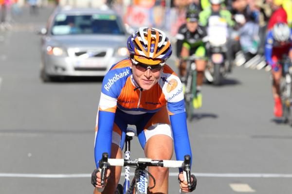 No victory salute, but a satisfied smile from winner, Annemiek Van Vleuten (Rabo Women)