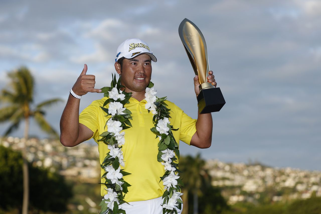 Hideki Matsuyama with the trophy after winning the 2022 Sony Open