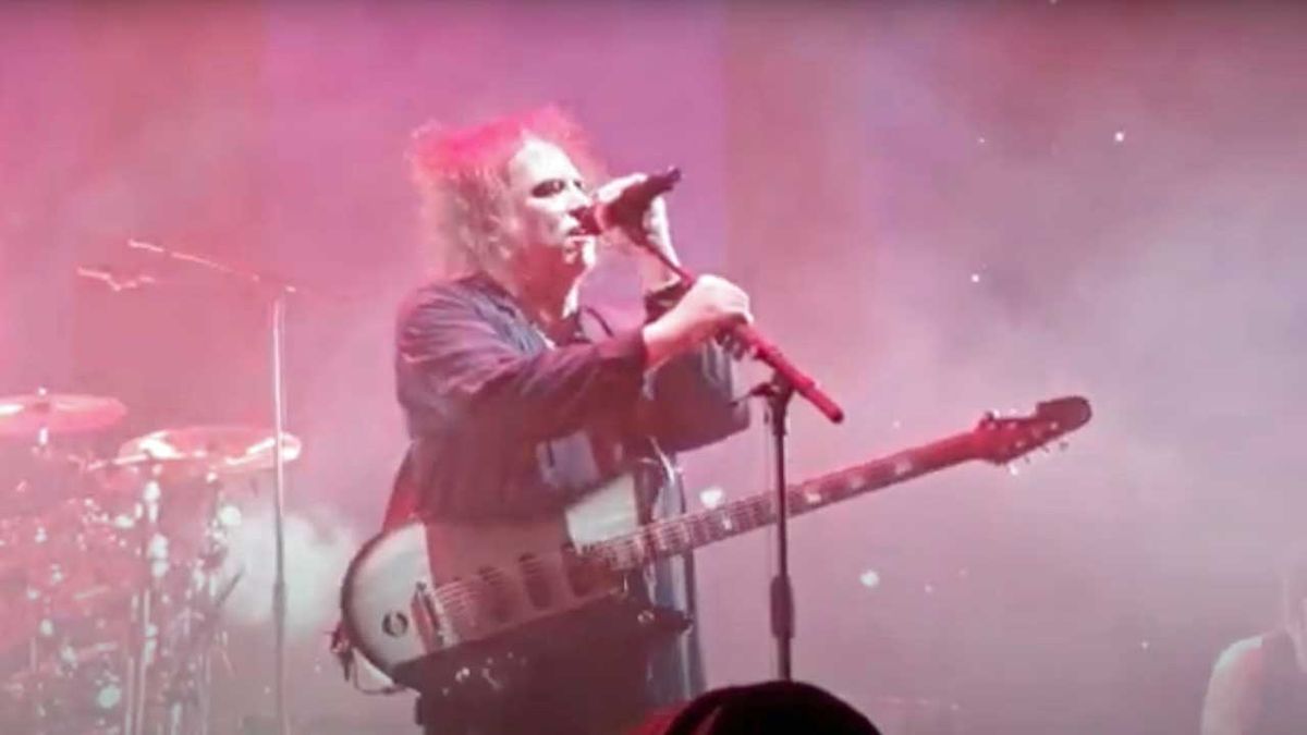 Robert Smith onstage in Riga