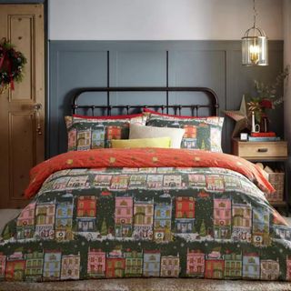 Christmas bedding with snowy street scene 