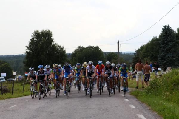 A relatively sedentary bunch on the climb.