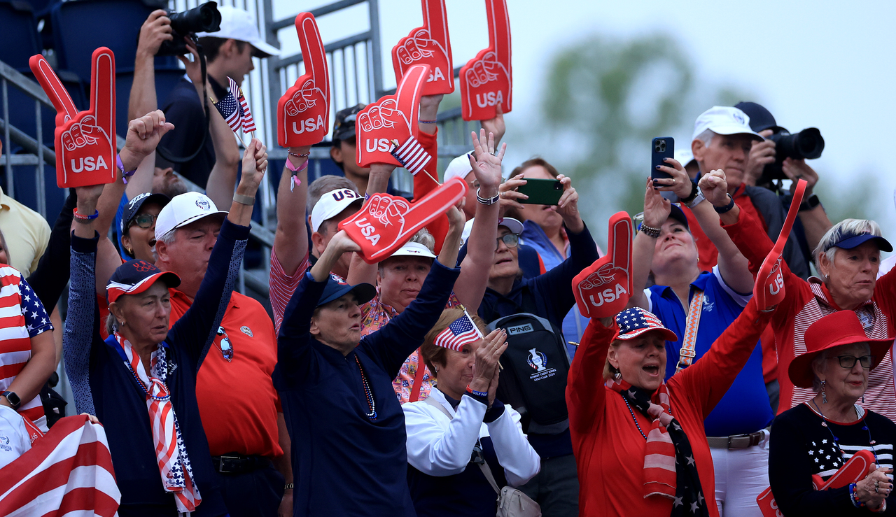 Solheim Cup fans celebrate with foam fingers