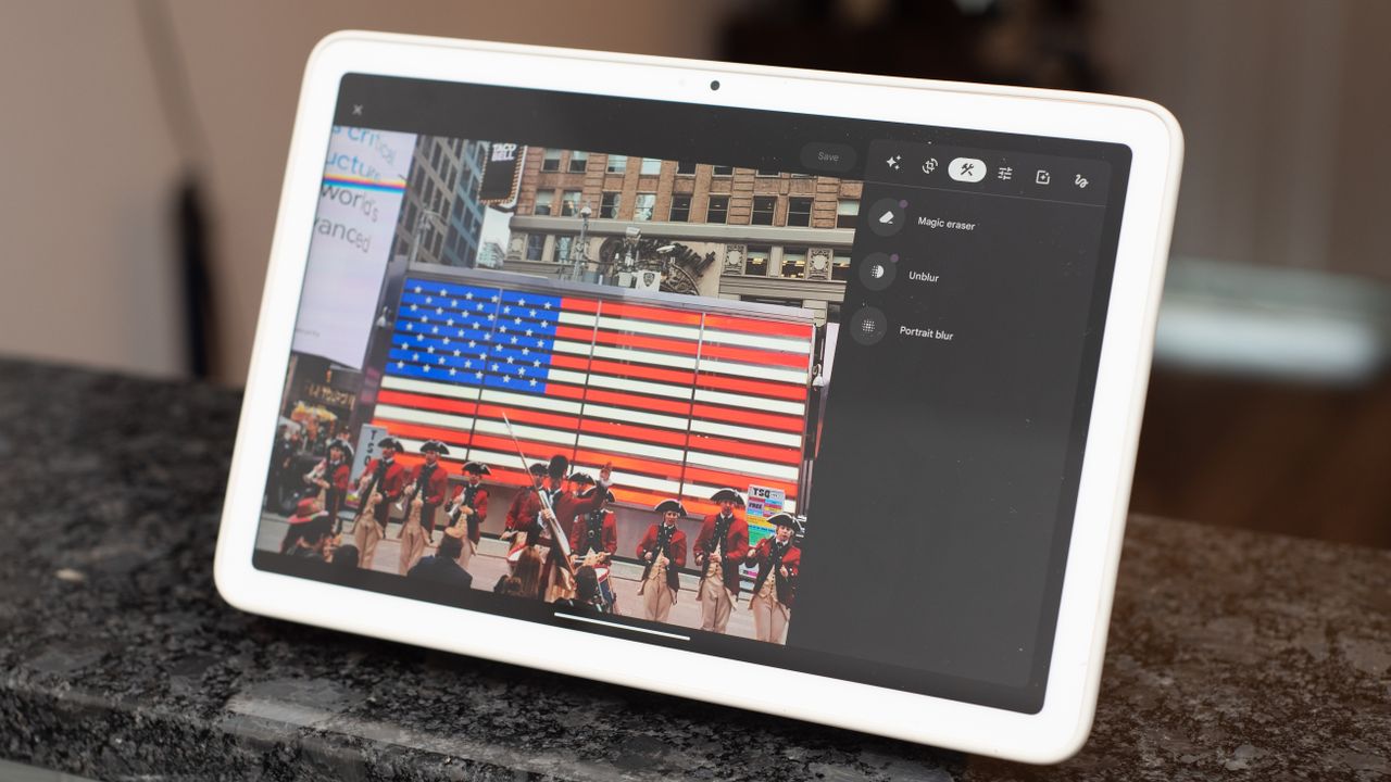 Google Pixel Tablet with speaker dock