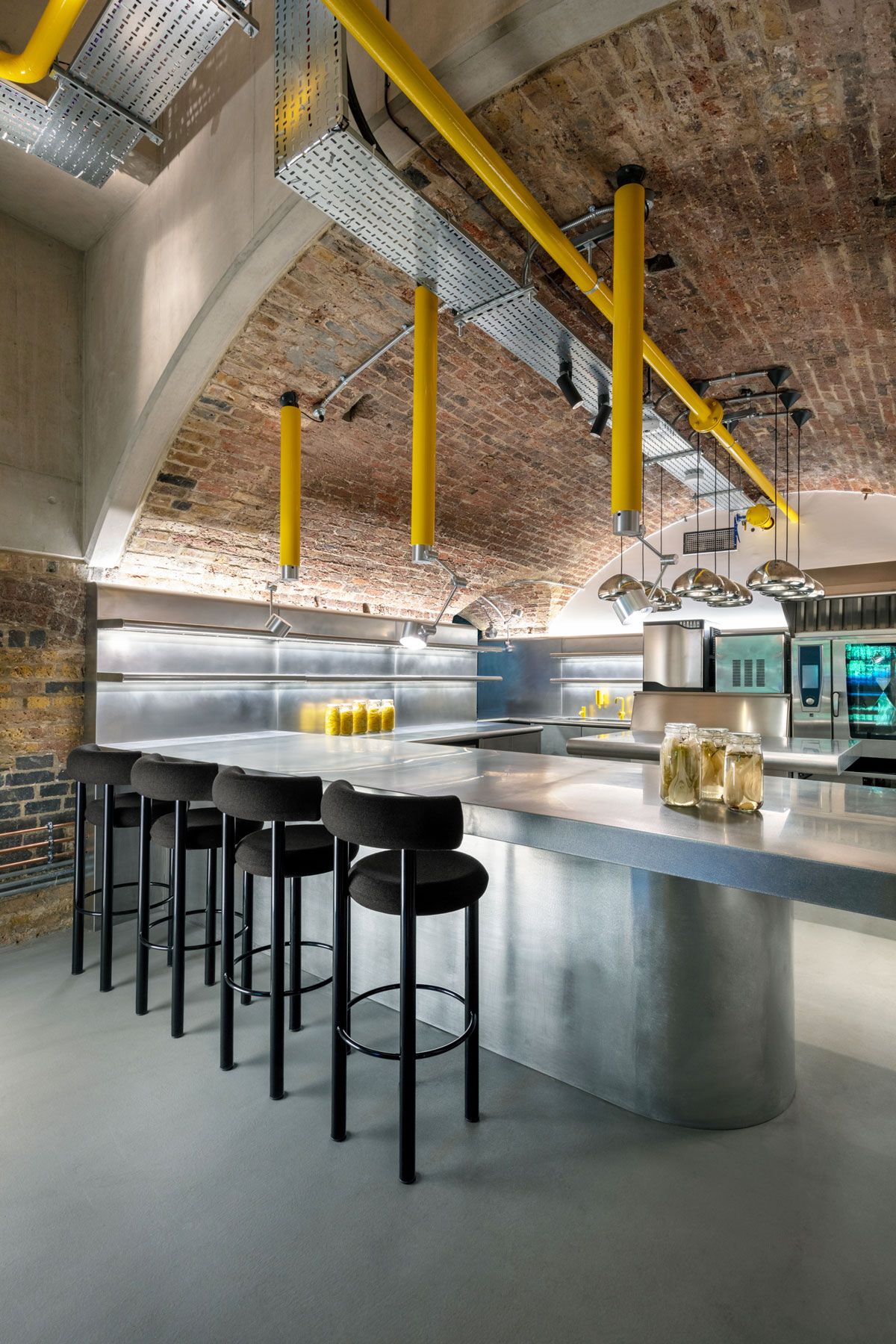 Un aperçu du nouveau restaurant Coal Office de Tom Dixon