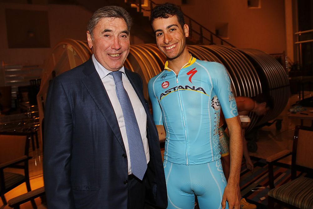 Eddy Merckx poses with Fabio Aru