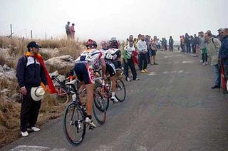 Iñigo Cuesta (Team CSC) and Chris Horner (Davitamon-Lotto) ride together.