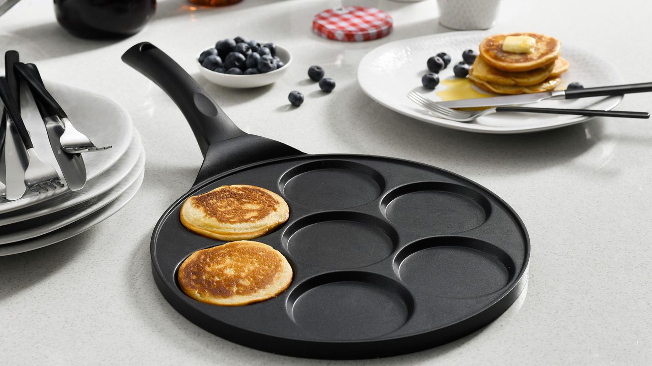 ProCook 7-Hole Mini Pancake Pan