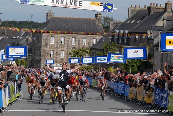 New Zealand's Shane Archbold wins the final stage.