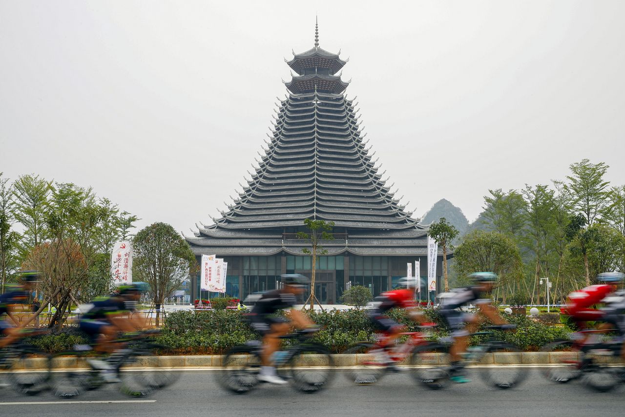 The peloton during the 2018 Tour of Guangxi