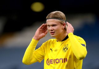 Borussia Dortmund’s Erling Haaland adjust his headband