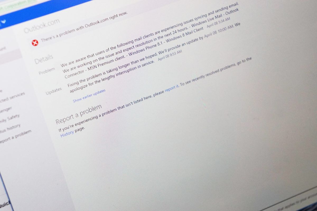 PSA: Microsoft is currently looking into service issues with Outlook ...